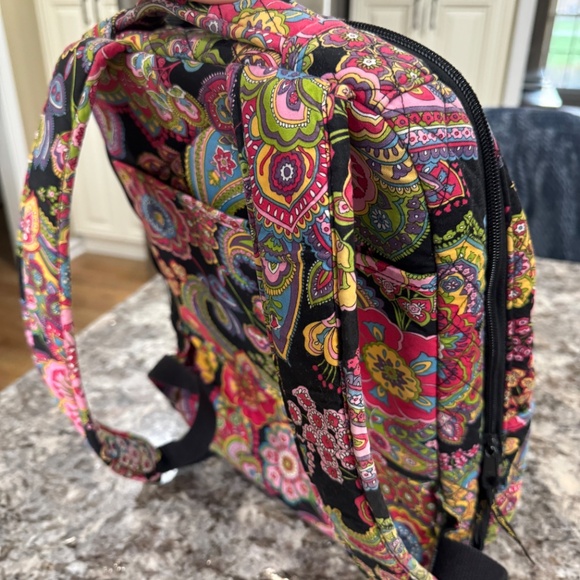 Vera Bradley Floral backpack in GREAT condition - Picture 3 of 8